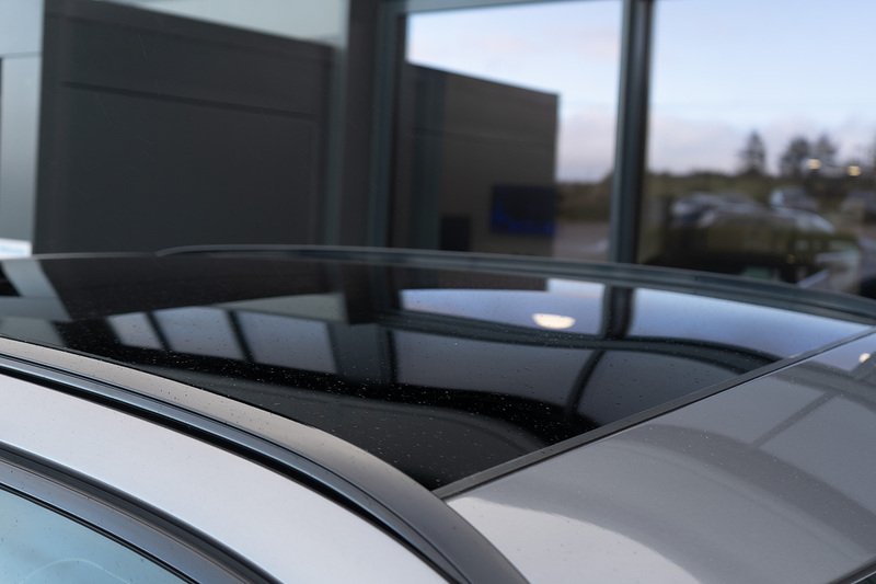 Jaguar 2.0 D200 MHEV R-Dynamic SE Black SUV 5dr Diesel Auto AWD Euro 6 (s/s) (204 ps)