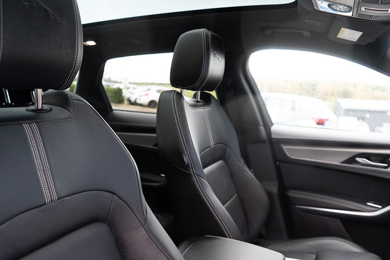 Jaguar 2.0 D200 MHEV R-Dynamic SE Black SUV 5dr Diesel Auto AWD Euro 6 (s/s) (204 ps)