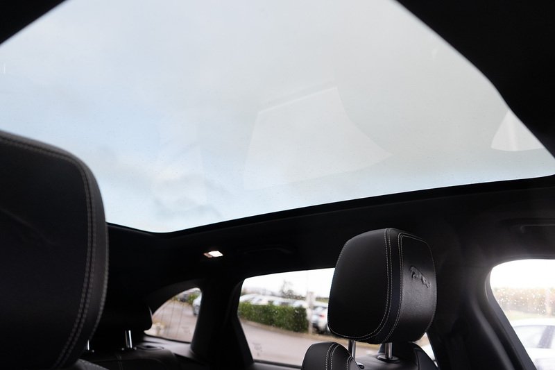 Jaguar 2.0 D200 MHEV R-Dynamic SE Black SUV 5dr Diesel Auto AWD Euro 6 (s/s) (204 ps)