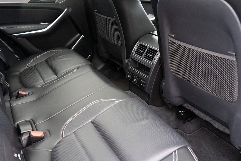 Jaguar 2.0 D200 MHEV R-Dynamic SE Black SUV 5dr Diesel Auto AWD Euro 6 (s/s) (204 ps)