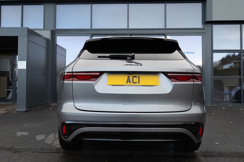 Jaguar 2.0 D200 MHEV R-Dynamic SE Black SUV 5dr Diesel Auto AWD Euro 6 (s/s) (204 ps)