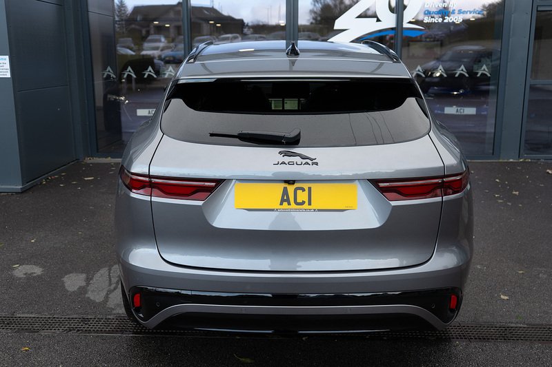 Jaguar 2.0 D200 MHEV R-Dynamic SE Black SUV 5dr Diesel Auto AWD Euro 6 (s/s) (204 ps)