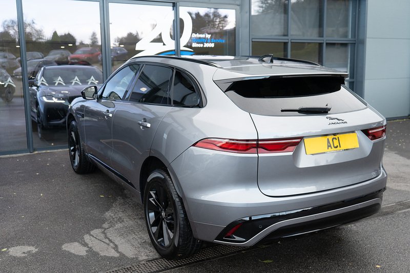 Jaguar 2.0 D200 MHEV R-Dynamic SE Black SUV 5dr Diesel Auto AWD Euro 6 (s/s) (204 ps)