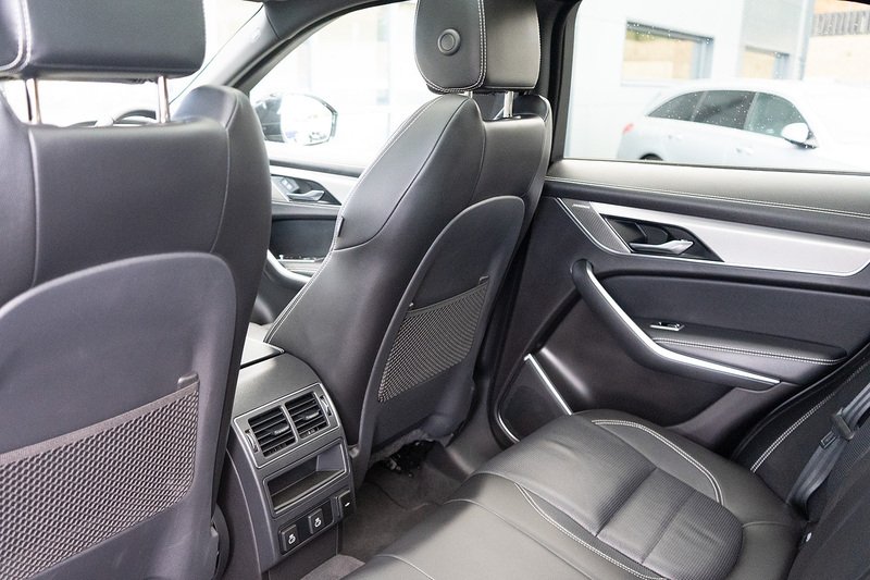 Jaguar 2.0 D200 MHEV R-Dynamic SE Black SUV 5dr Diesel Auto AWD Euro 6 (s/s) (204 ps)