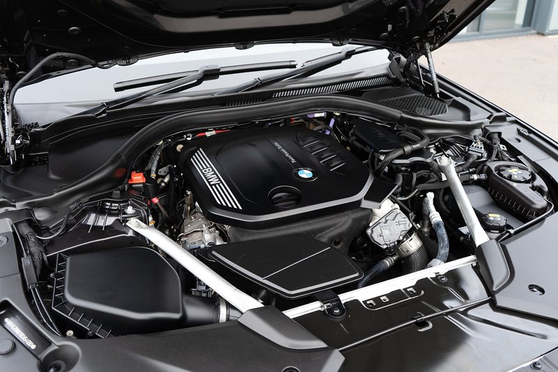 BMW 2.0 520d MHT M Sport Touring 5dr Diesel Hybrid Steptronic xDrive Euro 6 (s/s) (190 ps)