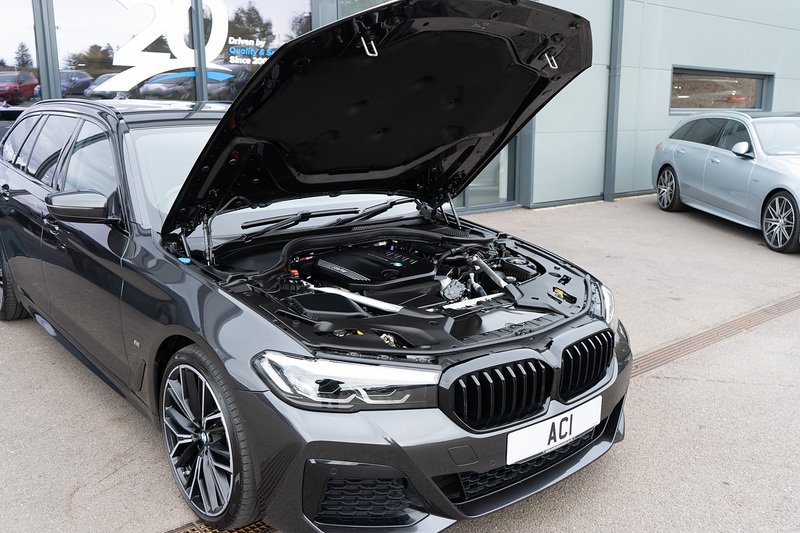 BMW 2.0 520d MHT M Sport Touring 5dr Diesel Hybrid Steptronic xDrive Euro 6 (s/s) (190 ps)