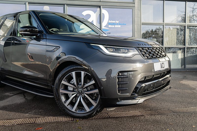 Land Rover 3.0 D300 MHEV R-Dynamic SE SUV 5dr Diesel Auto 4WD Euro 6 (s/s) (300 ps)