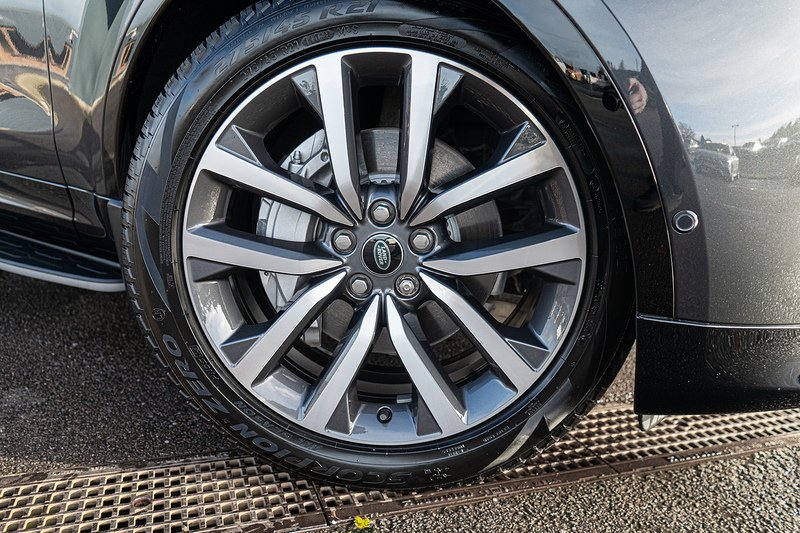 Land Rover 3.0 D300 MHEV R-Dynamic SE SUV 5dr Diesel Auto 4WD Euro 6 (s/s) (300 ps)