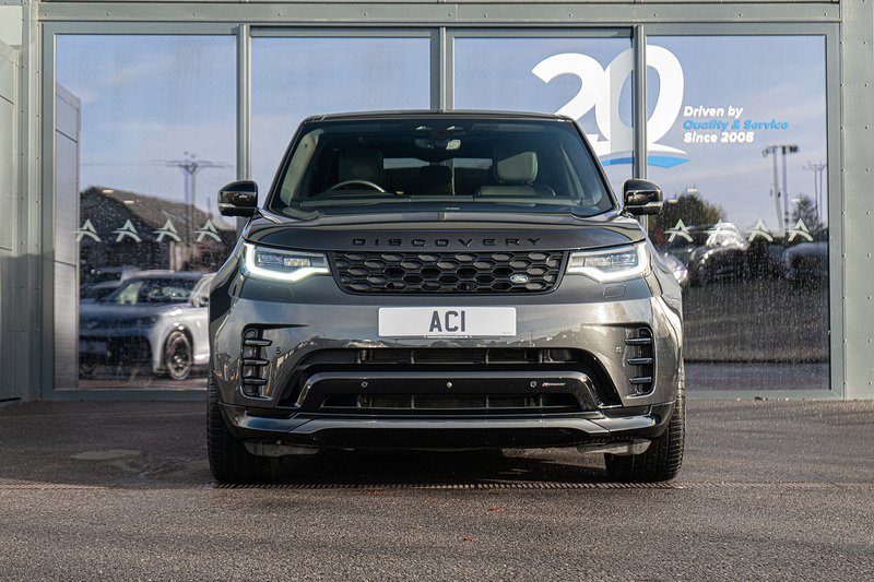 Land Rover 3.0 D300 MHEV R-Dynamic SE SUV 5dr Diesel Auto 4WD Euro 6 (s/s) (300 ps)