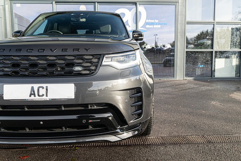 Land Rover 3.0 D300 MHEV R-Dynamic SE SUV 5dr Diesel Auto 4WD Euro 6 (s/s) (300 ps)