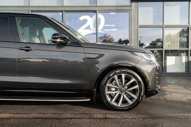 Land Rover 3.0 D300 MHEV R-Dynamic SE SUV 5dr Diesel Auto 4WD Euro 6 (s/s) (300 ps)