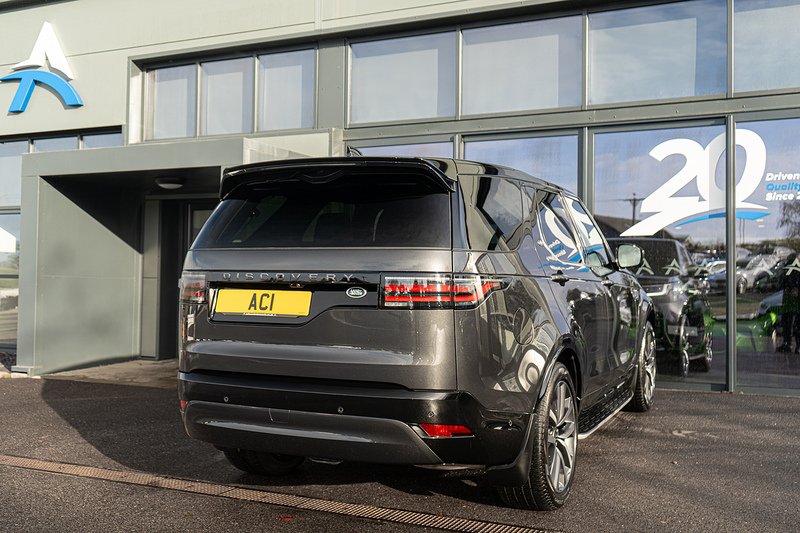 Land Rover 3.0 D300 MHEV R-Dynamic SE SUV 5dr Diesel Auto 4WD Euro 6 (s/s) (300 ps)