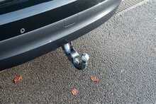 Land Rover 3.0 D300 MHEV R-Dynamic SE SUV 5dr Diesel Auto 4WD Euro 6 (s/s) (300 ps)