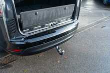 Land Rover 3.0 D300 MHEV R-Dynamic SE SUV 5dr Diesel Auto 4WD Euro 6 (s/s) (300 ps)