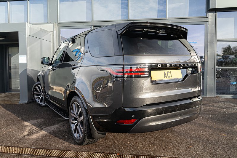 Land Rover 3.0 D300 MHEV R-Dynamic SE SUV 5dr Diesel Auto 4WD Euro 6 (s/s) (300 ps)