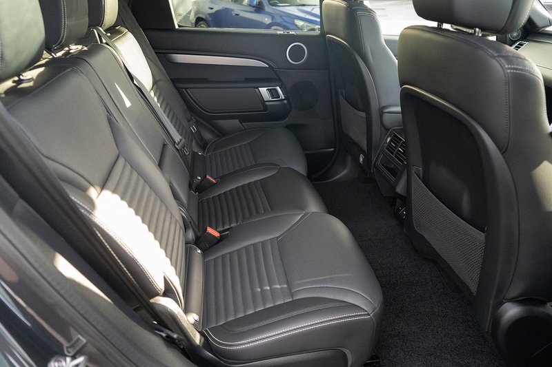 Land Rover 3.0 D300 MHEV R-Dynamic SE SUV 5dr Diesel Auto 4WD Euro 6 (s/s) (300 ps)