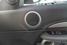 Land Rover 3.0 D300 MHEV R-Dynamic SE SUV 5dr Diesel Auto 4WD Euro 6 (s/s) (300 ps)