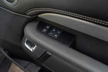 Land Rover 3.0 D300 MHEV R-Dynamic SE SUV 5dr Diesel Auto 4WD Euro 6 (s/s) (300 ps)