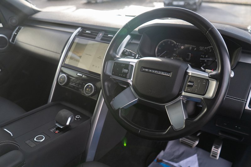 Land Rover 3.0 D300 MHEV R-Dynamic SE SUV 5dr Diesel Auto 4WD Euro 6 (s/s) (300 ps)