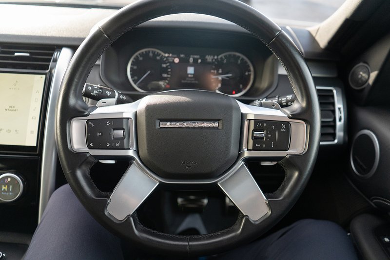 Land Rover 3.0 D300 MHEV R-Dynamic SE SUV 5dr Diesel Auto 4WD Euro 6 (s/s) (300 ps)