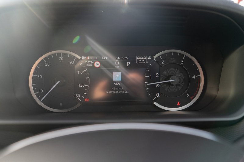 Land Rover 3.0 D300 MHEV R-Dynamic SE SUV 5dr Diesel Auto 4WD Euro 6 (s/s) (300 ps)