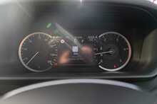 Land Rover 3.0 D300 MHEV R-Dynamic SE SUV 5dr Diesel Auto 4WD Euro 6 (s/s) (300 ps)