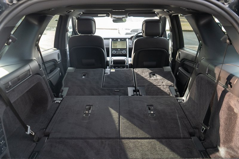 Land Rover 3.0 D300 MHEV R-Dynamic SE SUV 5dr Diesel Auto 4WD Euro 6 (s/s) (300 ps)