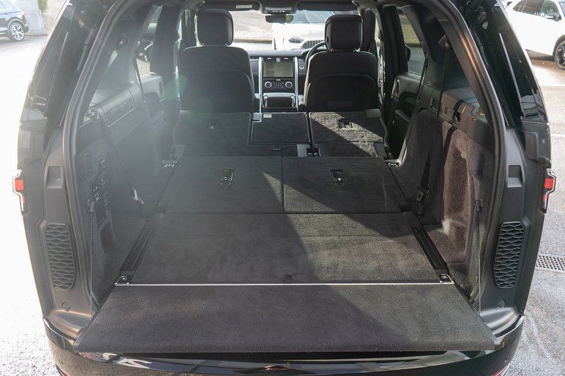 Land Rover 3.0 D300 MHEV R-Dynamic SE SUV 5dr Diesel Auto 4WD Euro 6 (s/s) (300 ps)