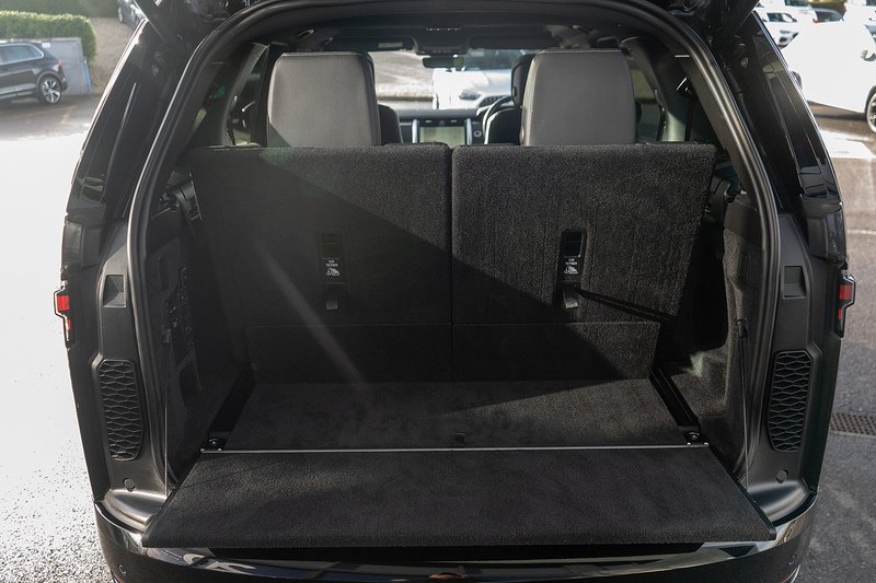 Land Rover 3.0 D300 MHEV R-Dynamic SE SUV 5dr Diesel Auto 4WD Euro 6 (s/s) (300 ps)