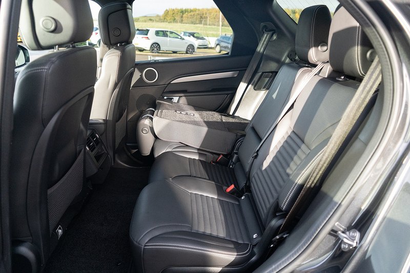 Land Rover 3.0 D300 MHEV R-Dynamic SE SUV 5dr Diesel Auto 4WD Euro 6 (s/s) (300 ps)