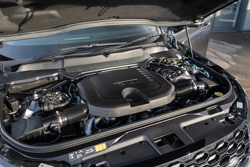 Land Rover 3.0 D300 MHEV R-Dynamic SE SUV 5dr Diesel Auto 4WD Euro 6 (s/s) (300 ps)