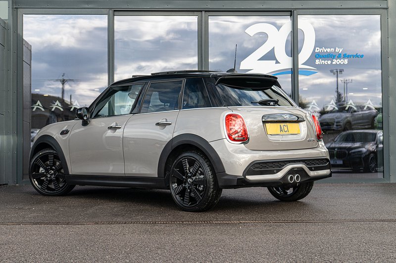 MINI 2.0 Cooper S Exclusive Hatchback 5dr Petrol Steptronic Euro 6 (s/s) (178 ps)