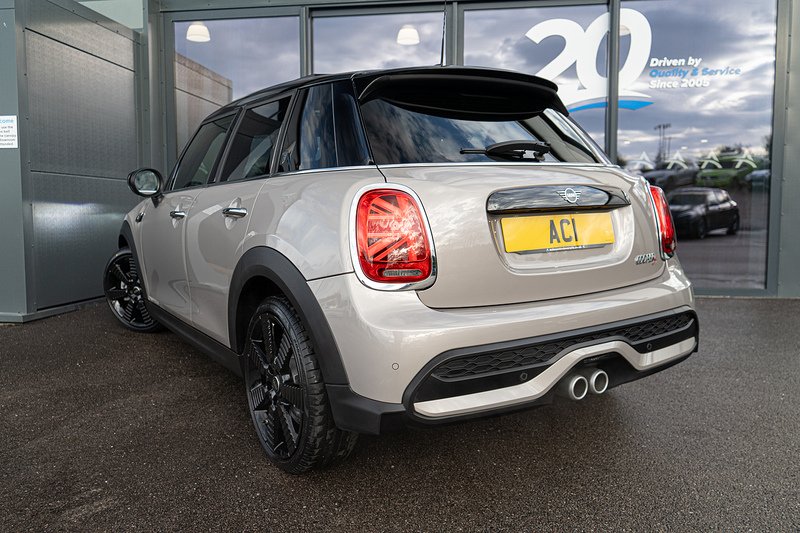 MINI 2.0 Cooper S Exclusive Hatchback 5dr Petrol Steptronic Euro 6 (s/s) (178 ps)