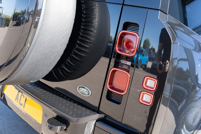 Land Rover 3.0 D250 MHEV X-Dynamic HSE SUV 3dr Diesel Auto 4WD Euro 6 (s/s) (250 ps)