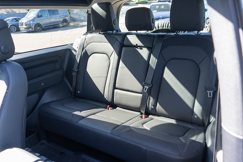 Land Rover 3.0 D250 MHEV X-Dynamic HSE SUV 3dr Diesel Auto 4WD Euro 6 (s/s) (250 ps)