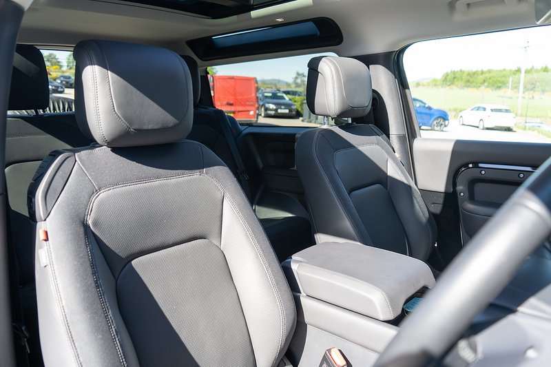 Land Rover 3.0 D250 MHEV X-Dynamic HSE SUV 3dr Diesel Auto 4WD Euro 6 (s/s) (250 ps)