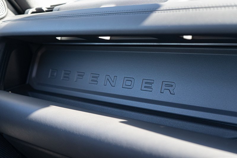 Land Rover 3.0 D250 MHEV X-Dynamic HSE SUV 3dr Diesel Auto 4WD Euro 6 (s/s) (250 ps)