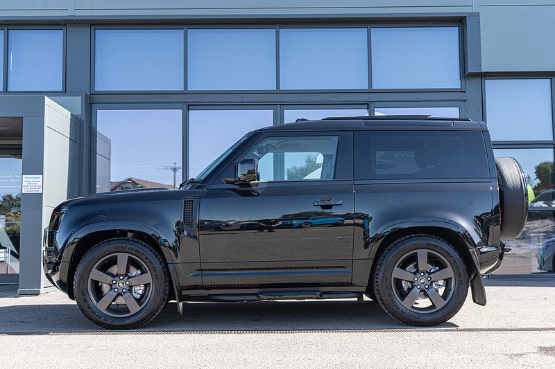 Land Rover 3.0 D250 MHEV X-Dynamic HSE SUV 3dr Diesel Auto 4WD Euro 6 (s/s) (250 ps)