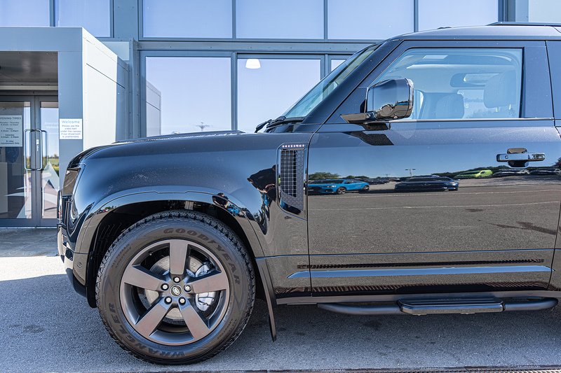 Land Rover 3.0 D250 MHEV X-Dynamic HSE SUV 3dr Diesel Auto 4WD Euro 6 (s/s) (250 ps)