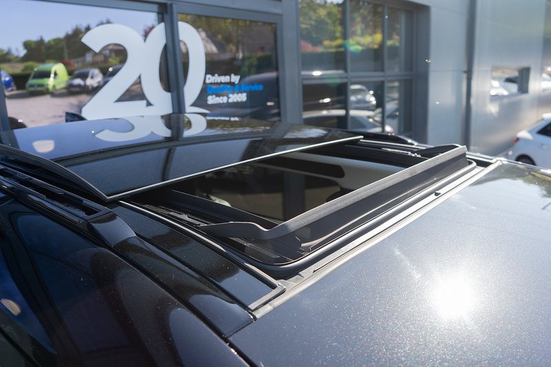 Land Rover 3.0 D250 MHEV X-Dynamic HSE SUV 3dr Diesel Auto 4WD Euro 6 (s/s) (250 ps)