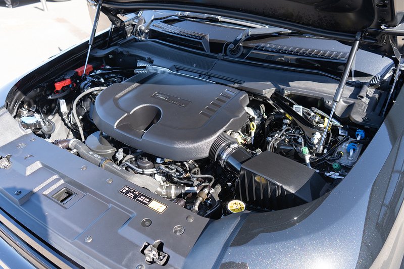 Land Rover 3.0 D250 MHEV X-Dynamic HSE SUV 3dr Diesel Auto 4WD Euro 6 (s/s) (250 ps)