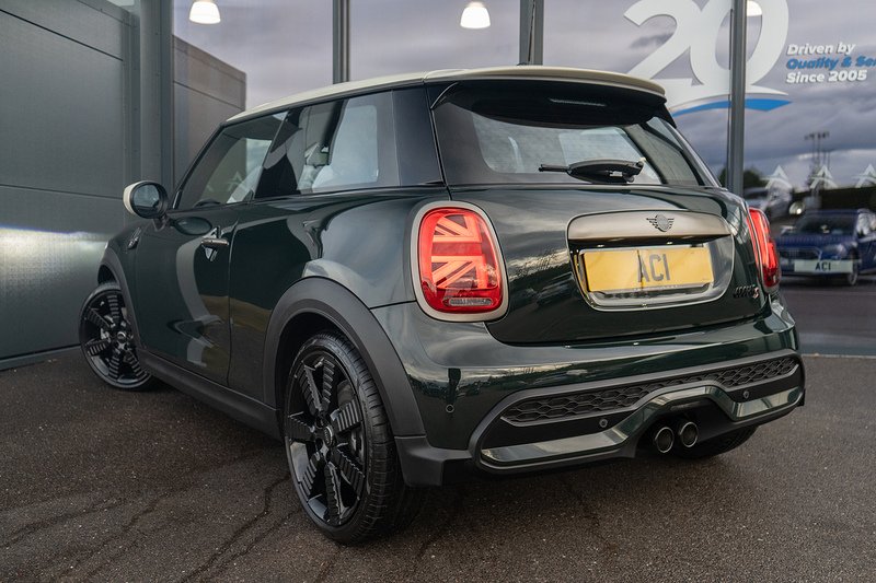 MINI Hatch Cooper S Resolute Edition - U5131
