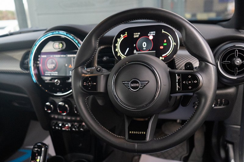 MINI Hatch Cooper S Resolute Edition - U5131