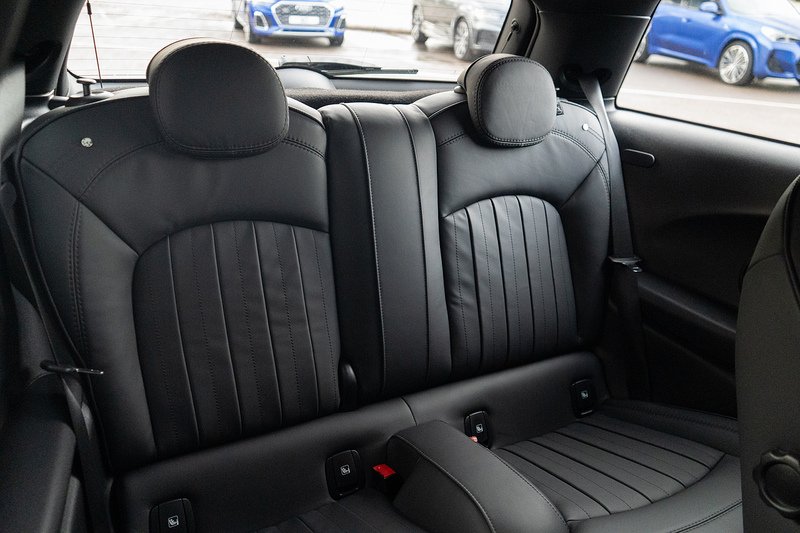 MINI Hatch Cooper S Resolute Edition - U5131