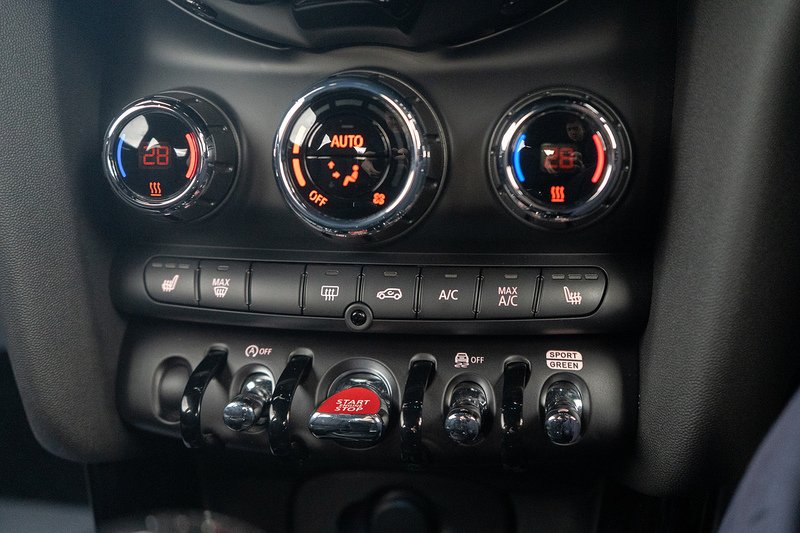 MINI Hatch Cooper S Resolute Edition - U5131