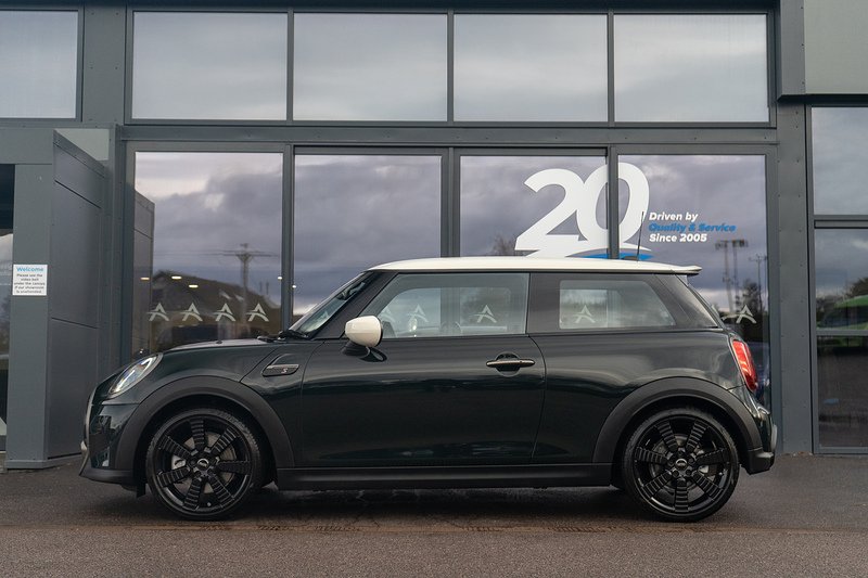 MINI Hatch Cooper S Resolute Edition - U5131