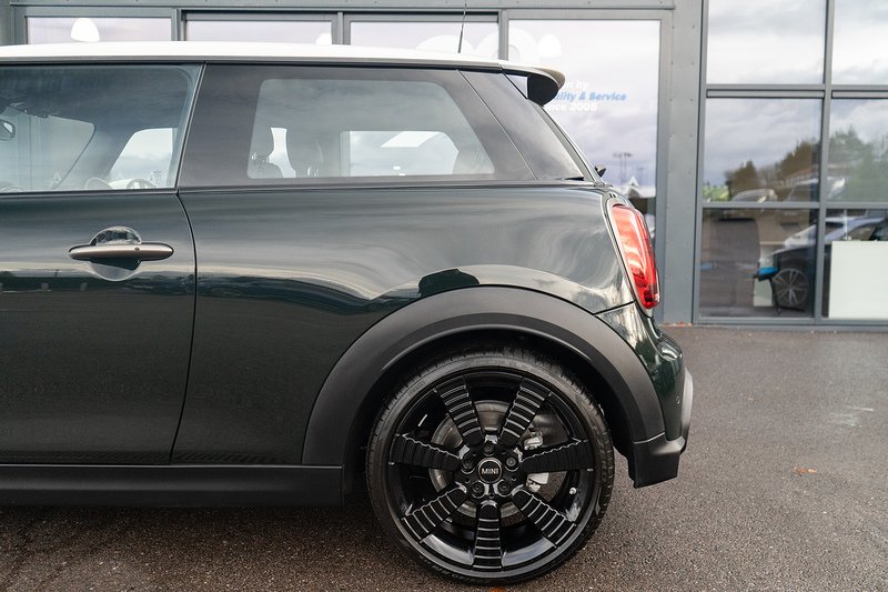 MINI Hatch Cooper S Resolute Edition - U5131