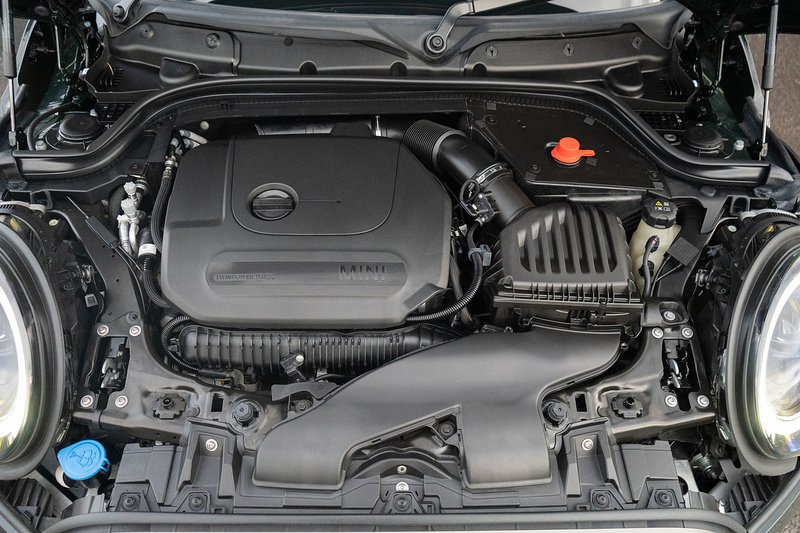 MINI Hatch Cooper S Resolute Edition - U5131