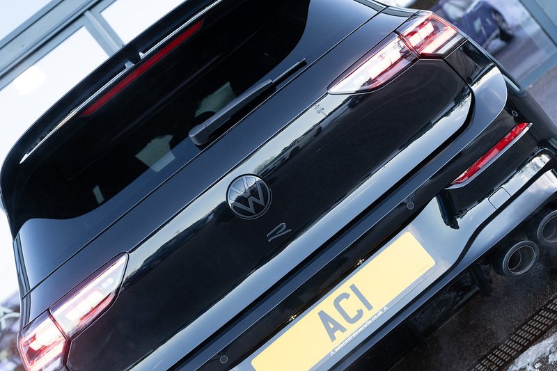 Volkswagen Golf TSI R Black Edition - U5139