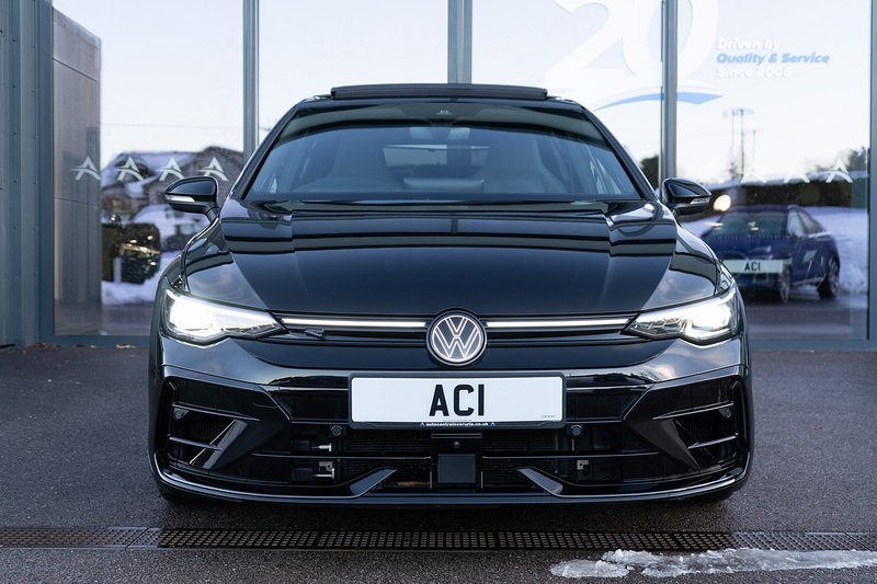 Volkswagen Golf TSI R Black Edition - U5139